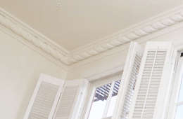 Elegant cornice